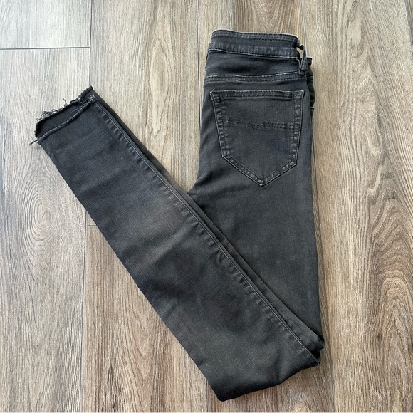 Diesel Skinzee Black Distressed Women’s Jeans Size 26x32 - Picture 1 of 7